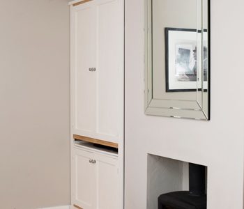 Jali bespoke computer workstation in alcove