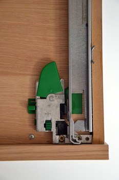 Soft close drawer mechanism